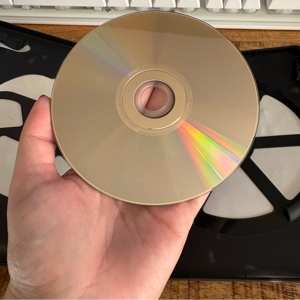 2012 DVD - Picture 5 of 5